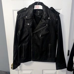 Size M leather jacket, in great condition